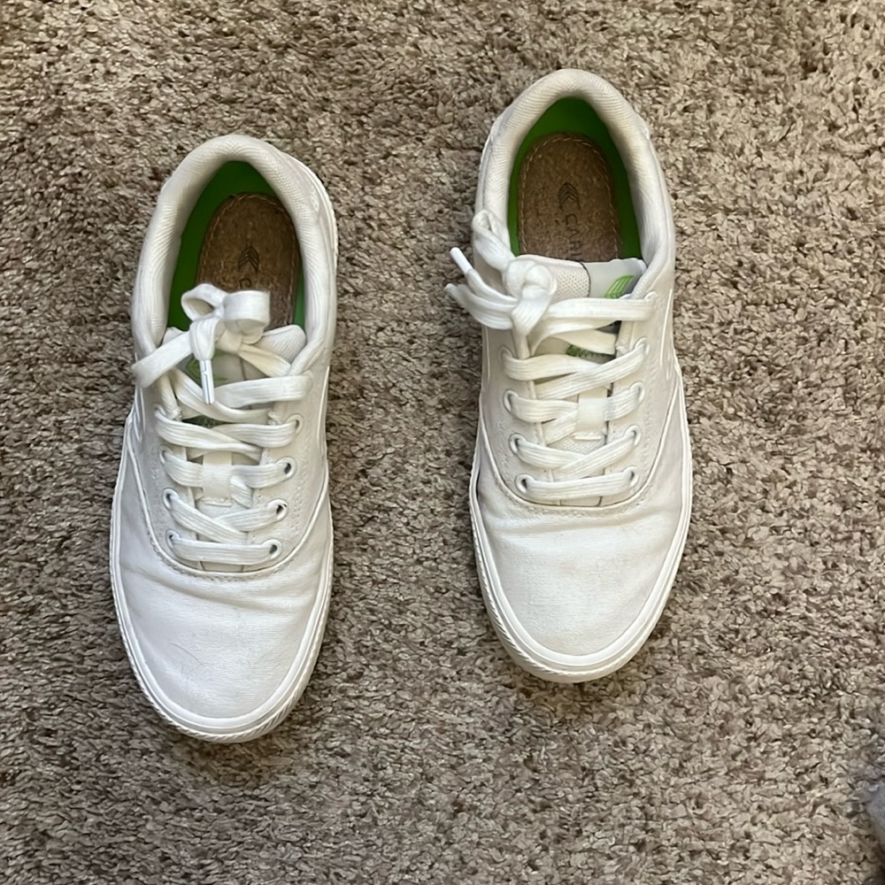 Cariuma white sneakers
